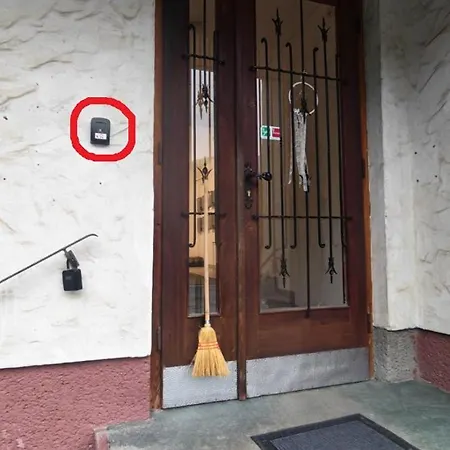 Froschkoenig Neben Bahnhof In Apartmán